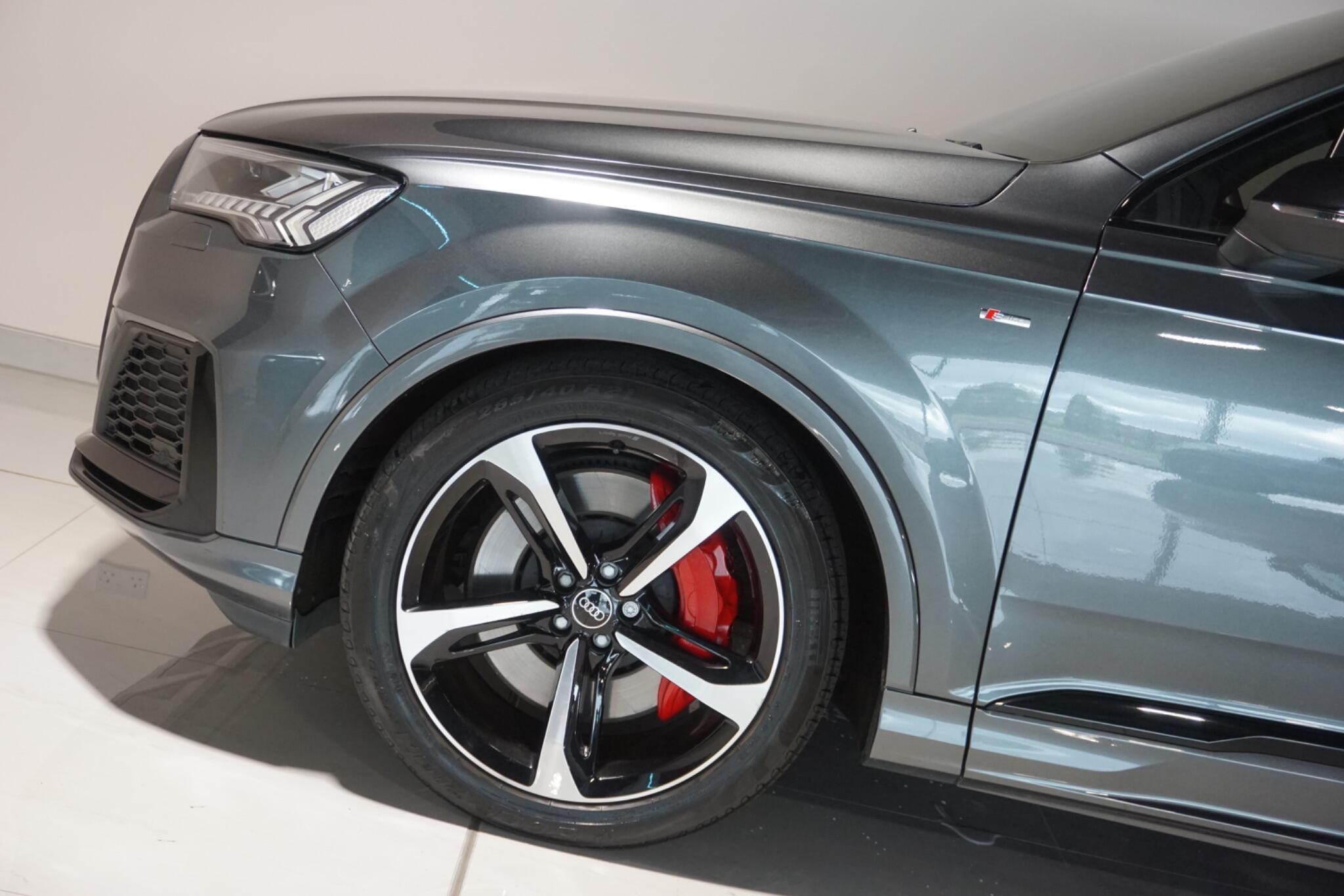 Audi Q7 3.0 TFSIe V6 55 Black Edition SUV 5dr Petrol Plug-in Hybrid Tiptronic quattro Euro 6 (s/s) 17.9kWh (381 ps)
